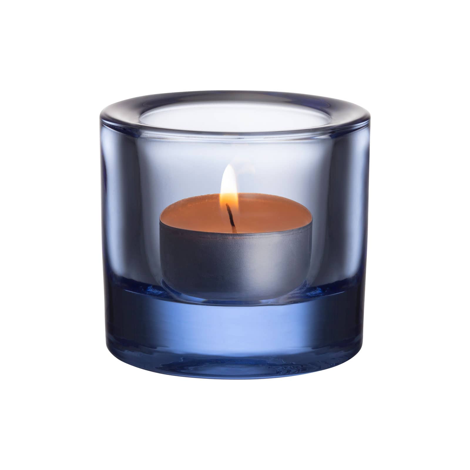 Das Kivi Teelicht in aqua von iittala hat eine minimalistische zylindrische Form und besteht aus klarem, mittelblauem Glas.