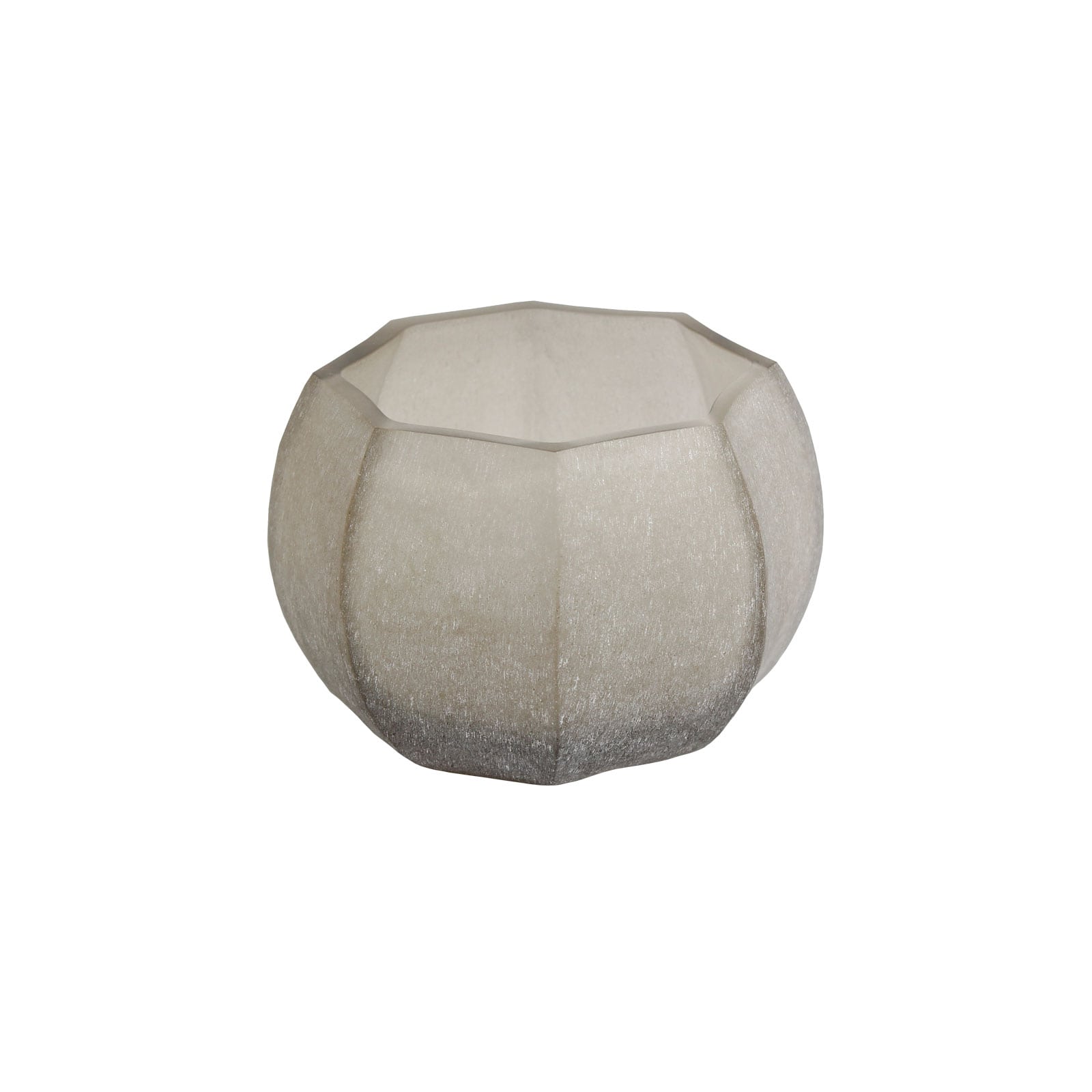Die Koonam Vase/Teelicht smokegrey von Guaxs ist achteckig und trotzdem bauchig. Das Windlicht besteht aus rauchgrauem Glas.