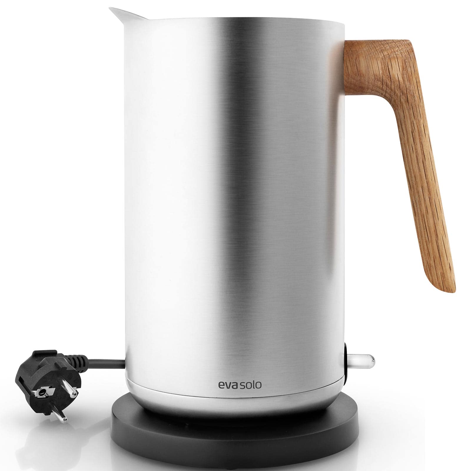 Der Nordic Kitchen Wasserkocher aus Edelstahl mit Holzgriff vor weißem Hintergrund.