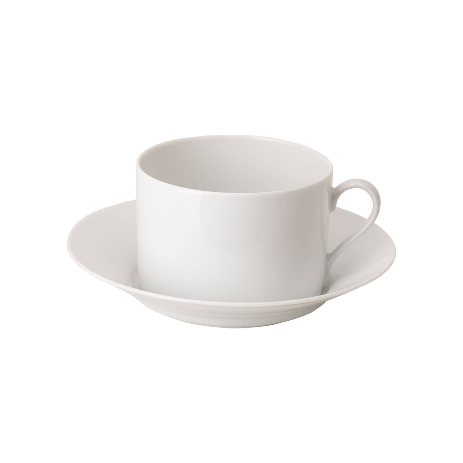 Die Limoges weiß Frühstückstasse mit Untertasse ist eine zylindrische weiße Porzellantasse auf einer passenden, leicht konischen Untertasse.