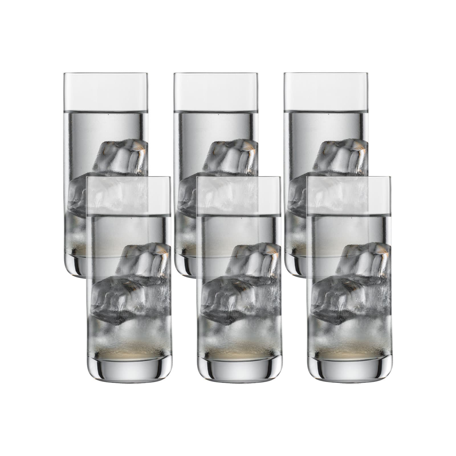 Versetzt neben- und hintereinander stehen sechs Longdrinkgläser der Serie Simple von Schott Zwiesel. Jedes Glas enthält ein klares Getränk und ein paar Eiswürfel.