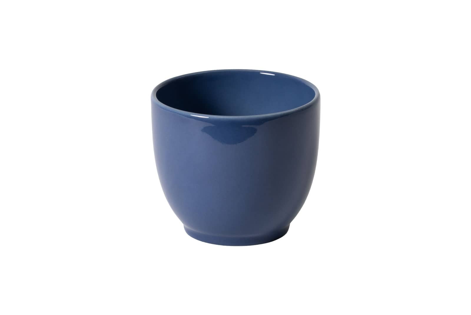 Der Dibbern One Color indigo ist ein henkelloser Porzellanbecher mit jeansblauer Glasur.