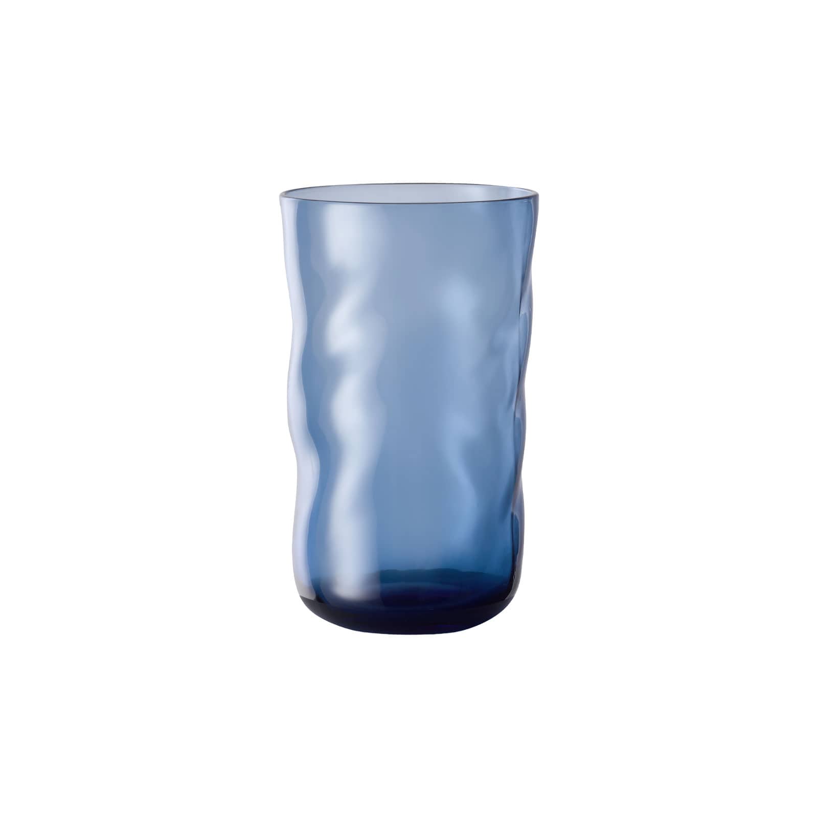 Das Swirl Longdrinkglas in midnight von Paveau ist ein hohes Wasserglas aus dunkelblauem Glas.